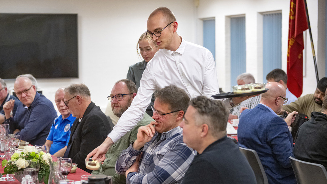Der blev snakket og genopfrisket mange minder under jubilæumsfesten.