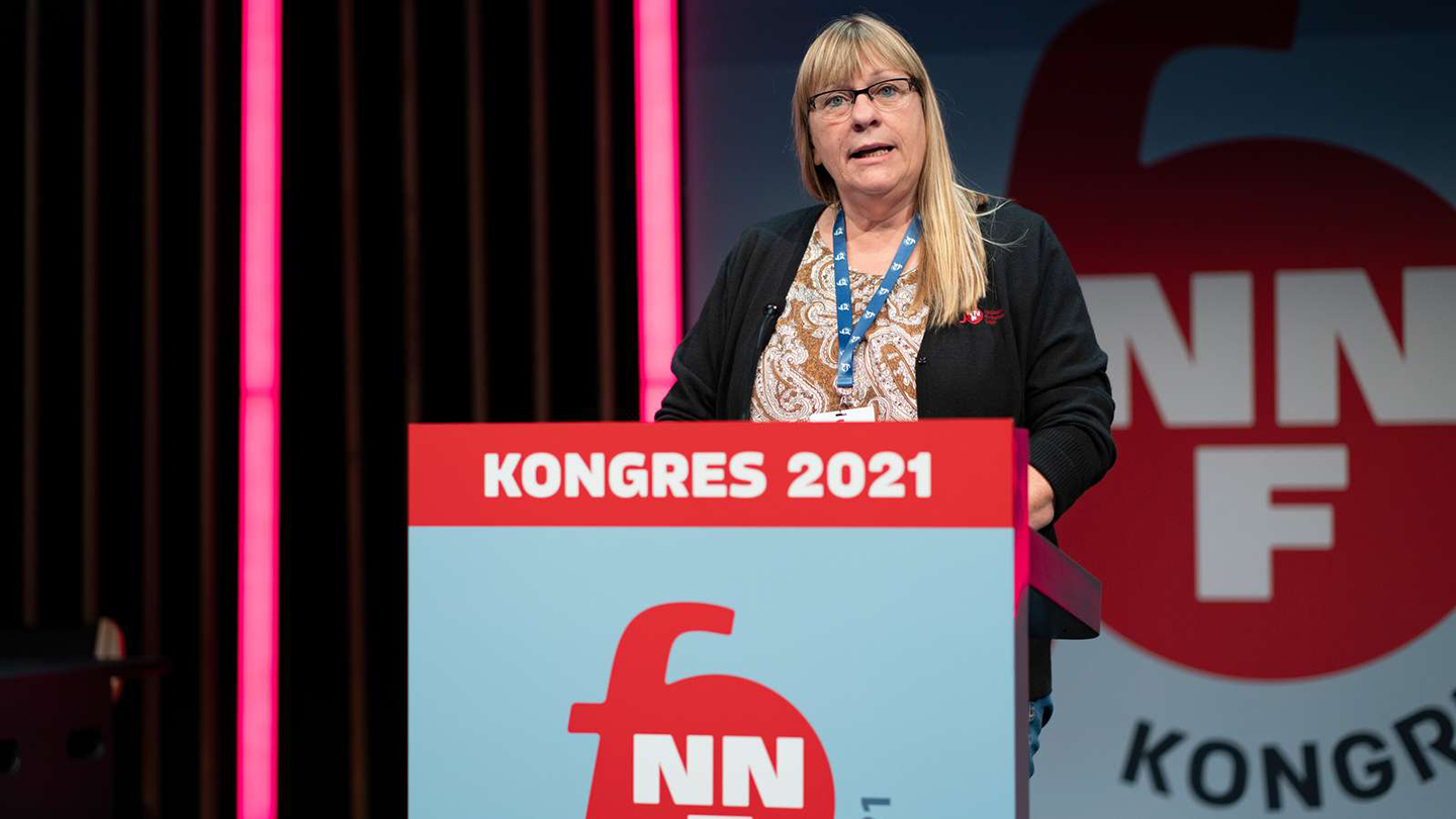 Anette S. Larsen på talerstolen på Fødevareforbundet NNF's kongres 2021