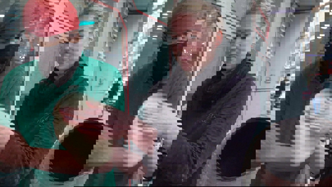 Under opholdet i Jordan var Cecilie rundt og besøge forskellige typer af bagerier. Her kom hun forbi en fladsbrødsbager på gaden. Han blev betalt pr. brød og kunne bage omkring 1500 stk. på en 12-timers arbejdsdag. Cecilie fik selvfølgelig også lov til at prøve at gøre ham kunsten efter – med blandet succes.