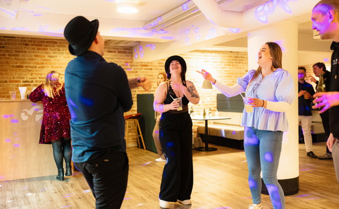 /media/h1ocrblu/karrieredag-2026.jpg?width=680&height=420&v=1dca17d3cfd00f0