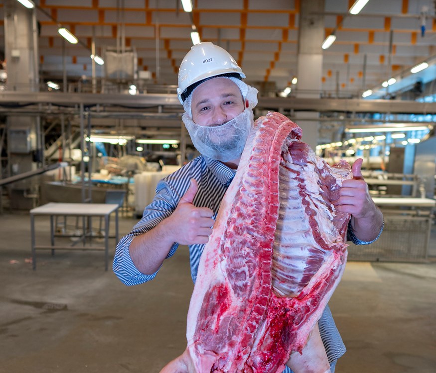 Besim er slagterelev på Danish Crowns slagteri i Horsens