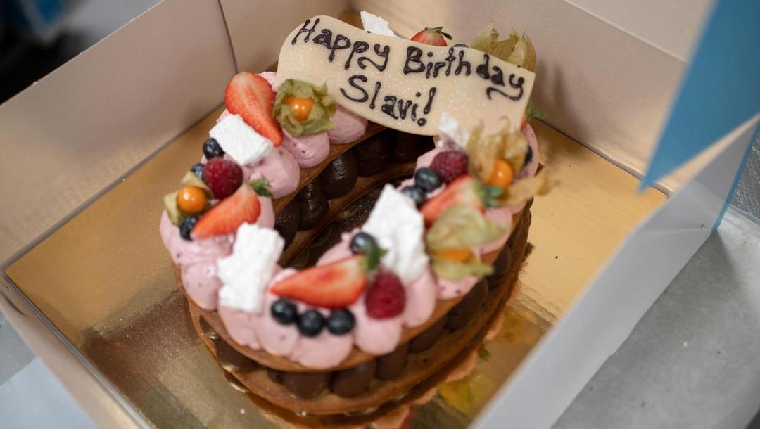 24 timer. Så kort tid før kan en kunde bestille en specialkage, før den kan leveres eller afhentes.