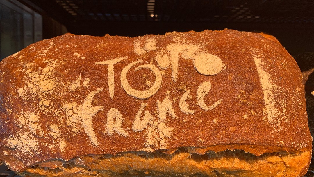 Eddie Månssons Tour de France-brød blev udsolgt før middag.